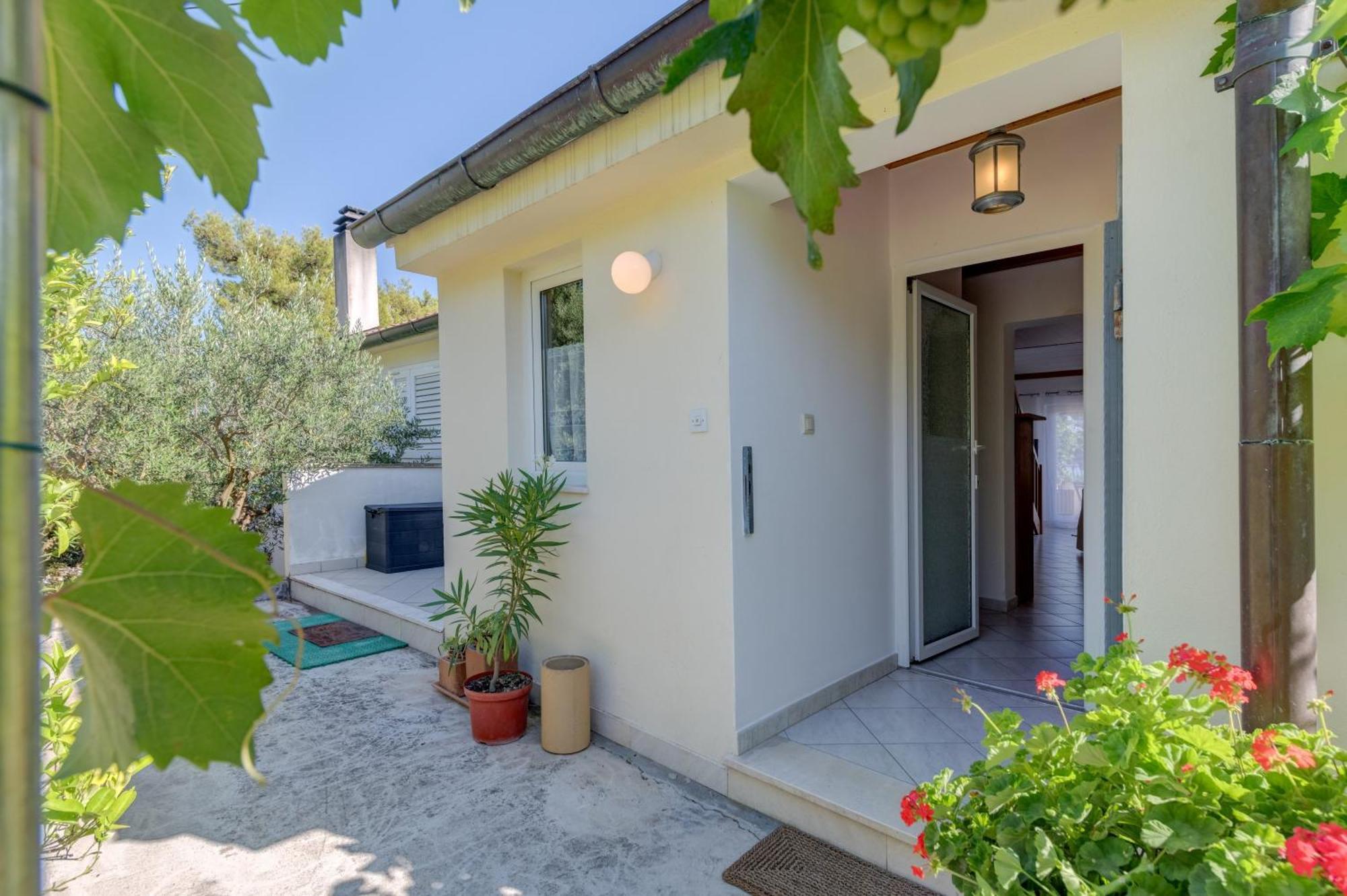 Beachfront Apartment Milan, With Balcony Split Exterior photo